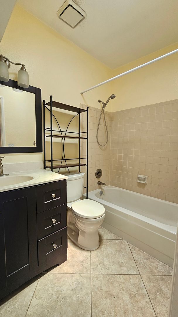 Building Photo - Updated 2 bedroom, 2 bath townhouse in Sahuara Village.