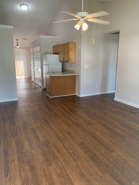 Building Photo - 2002 River Dr