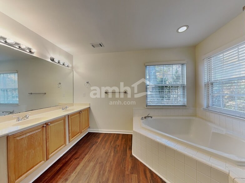 Building Photo - 219 Chandeleur Dr