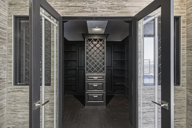 Building Photo - 3111 Bel Air Dr