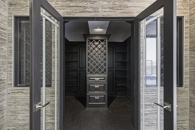 Building Photo - Luxury Penthouse Retreat with Private Pool, Sauna & Strip Views