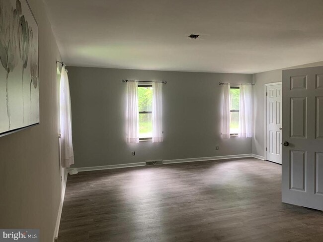 Building Photo - 63 Lincoln Dr