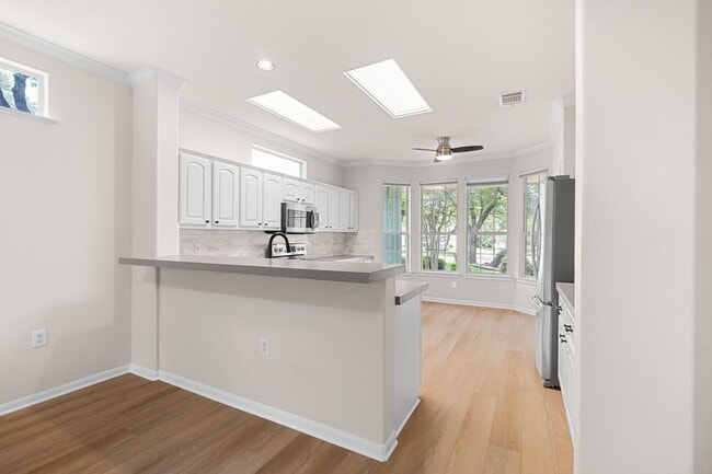 Building Photo - 104 Bronco Cir