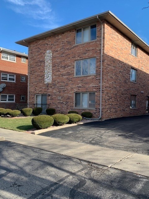 Building Photo - 10541 Parkside Ave