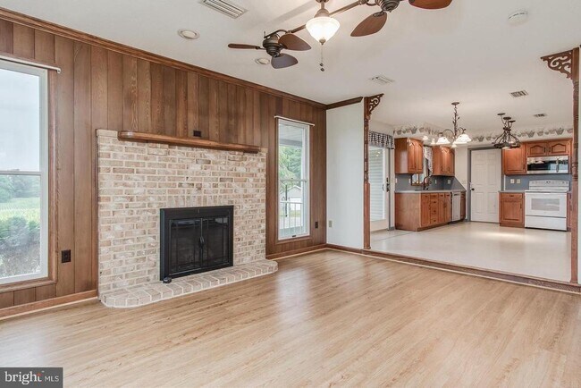Building Photo - 15529 Dellinger Rd