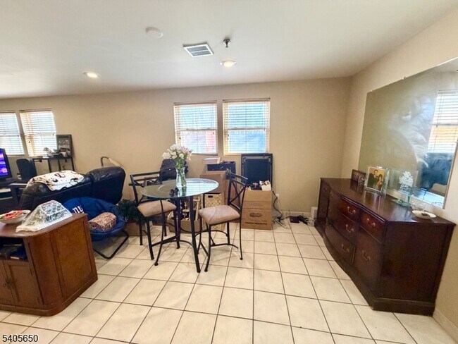 Building Photo - 336 Bloomfield Ave