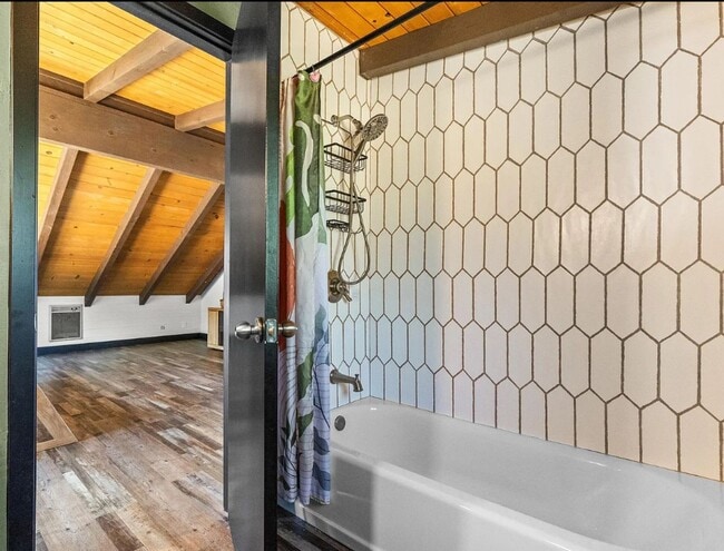 Building Photo - Furnished Mountain Retreat