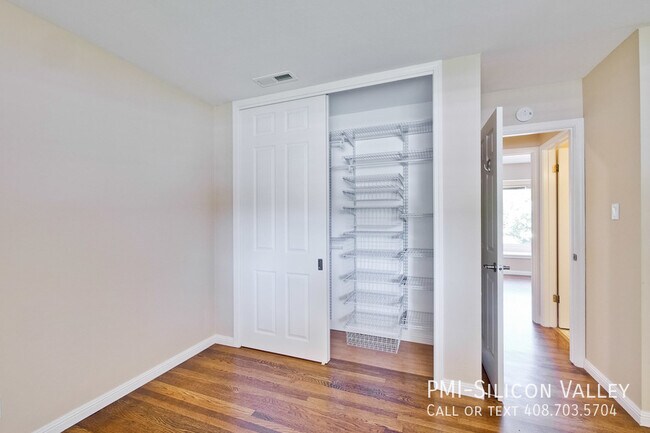 Building Photo - Amazing Cupertino Home!