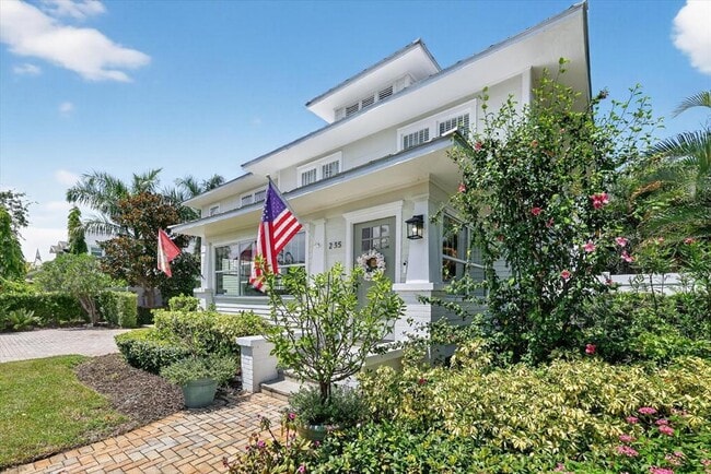 Building Photo - 235 10th Ave NE