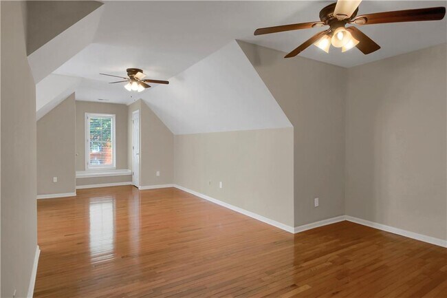 Building Photo - 312 Declaire Way NE