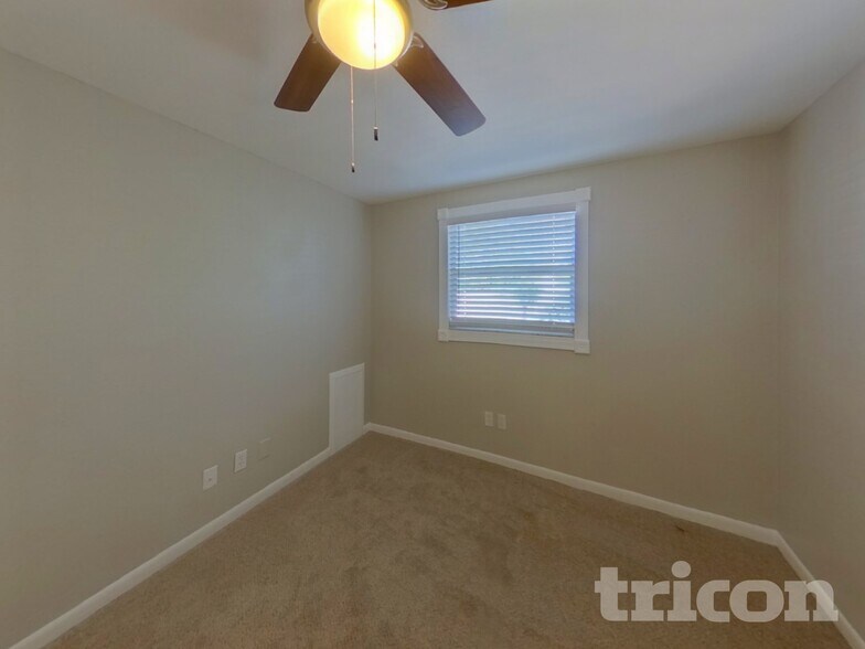 Building Photo - 8589 Lantana Dr