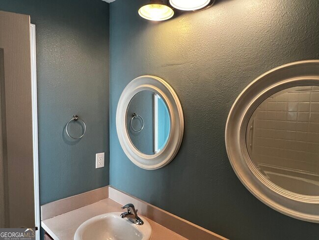 Building Photo - 214 Brooklet Cir