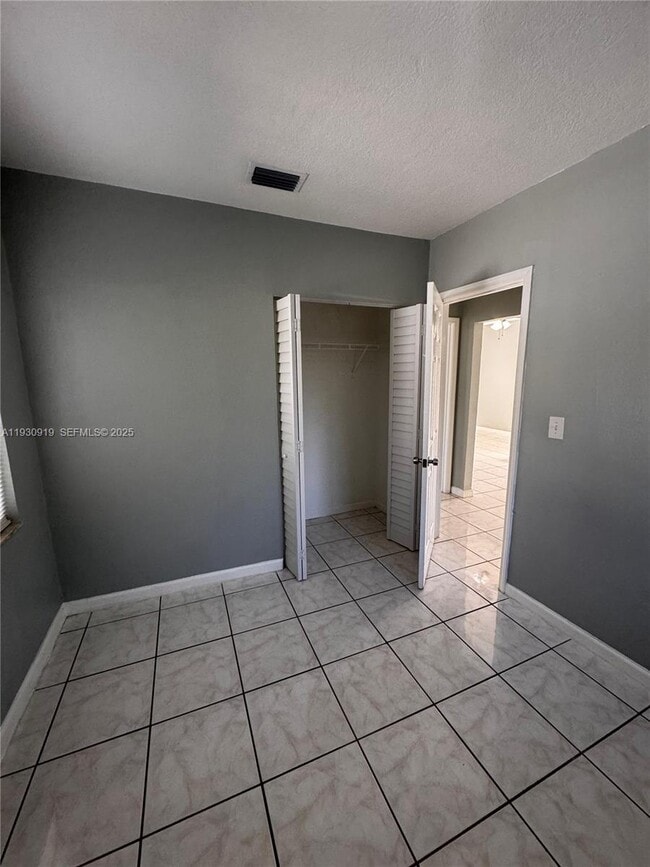 Building Photo - 3753 SW 26th Terrace