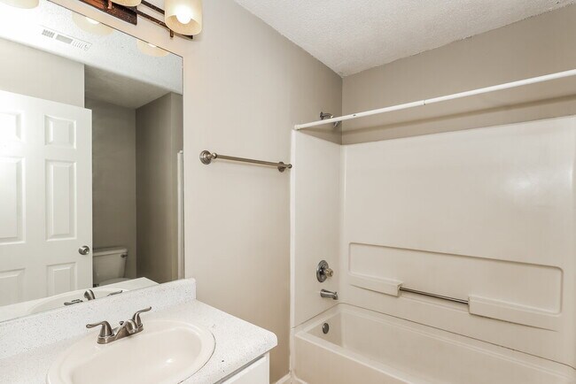 Building Photo - 725 Cherry Branch Cir