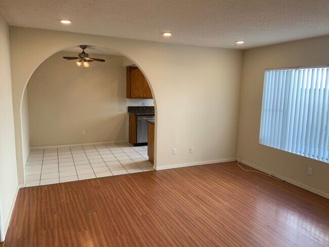 Interior Photo - key3545