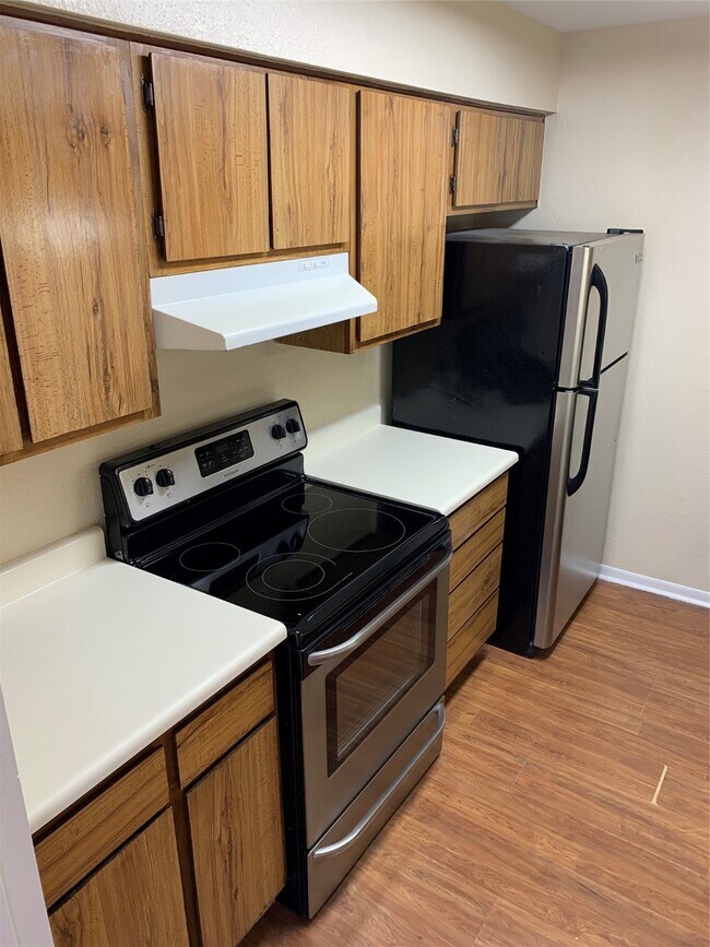 Building Photo - 16111 Aspenglenn Dr