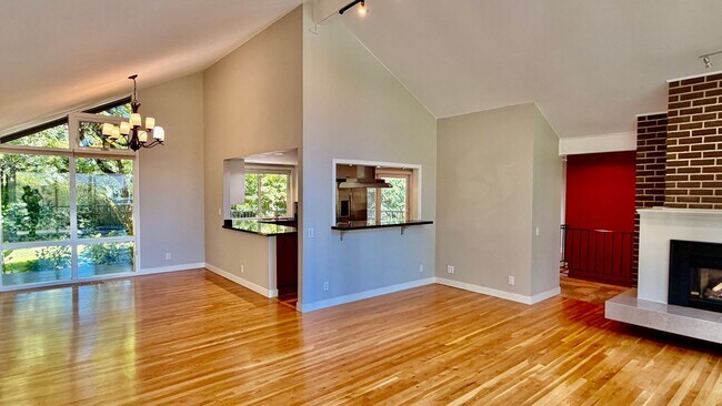 Building Photo - Spacious 4BR Bellevue Home with A/C, Office & Private Yard Near Microsoft