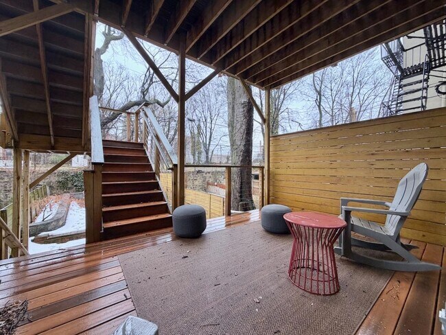 Building Photo - 820 Grand St