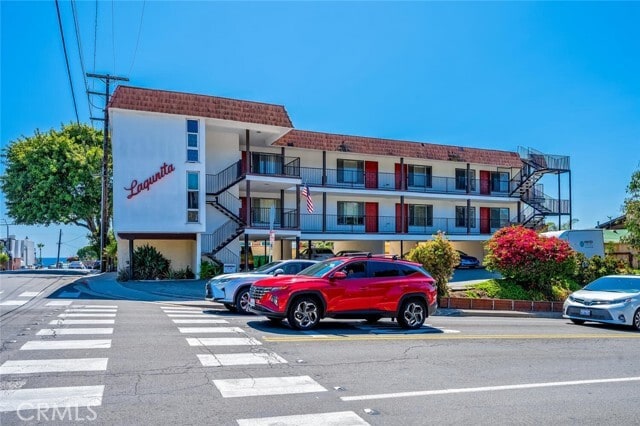 Building Photo - 585 Glenneyre St