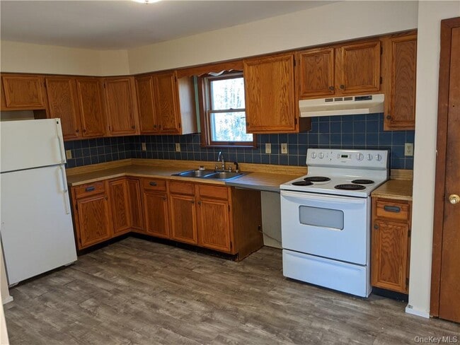 Building Photo - 8 Tanglewood Park Dr