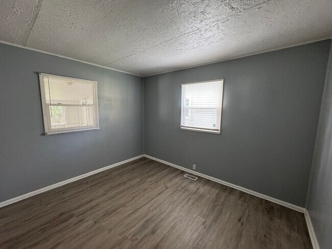 Building Photo - 2029 N Goodlet Ave