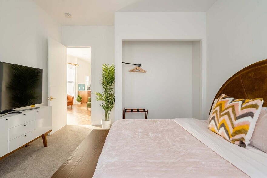 Building Photo - 1425 SE 41st Ave