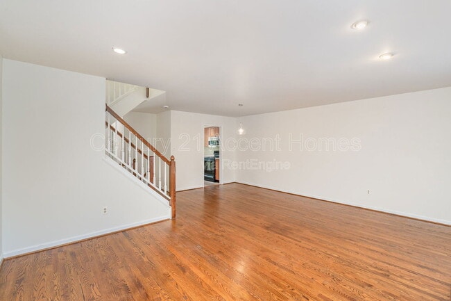 Building Photo - 3009 20th Ct S