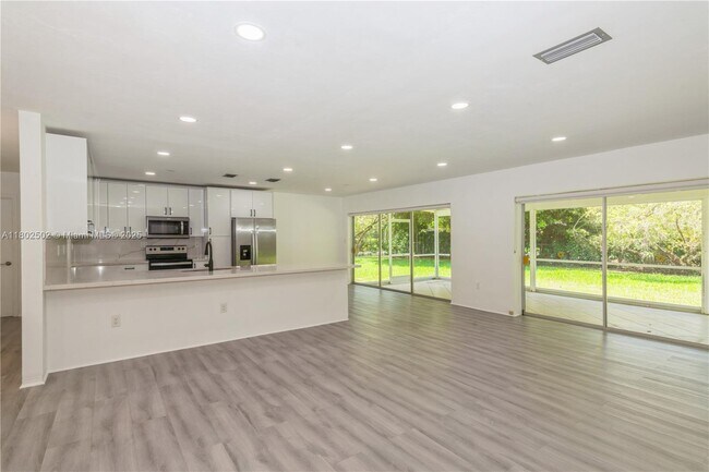 Building Photo - 7300 SW 116th St