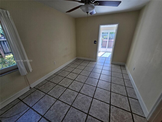 Building Photo - 2016 NE 26th Dr