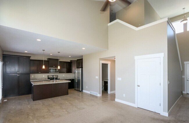 Building Photo - Beautiful Taylorsville Townhouse