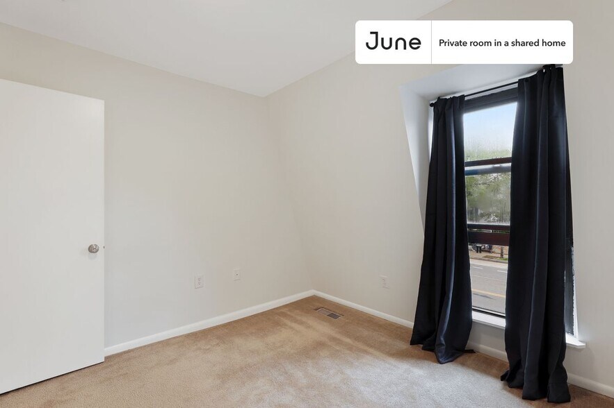 Building Photo - Room in Shared 5 bed/2 bath home