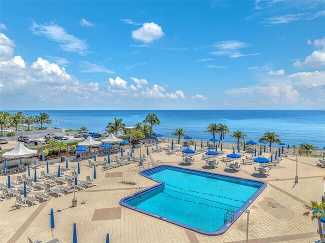 Building Photo - 2030 S Ocean Dr
