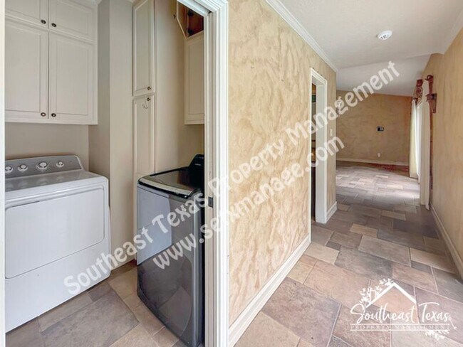 Building Photo - 4620 Monticello Dr