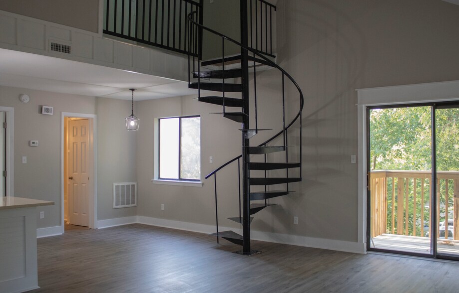 Building Photo - 3035 Huntleigh Dr