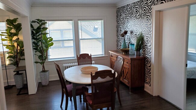 Building Photo - 1916 N Oliver Ave