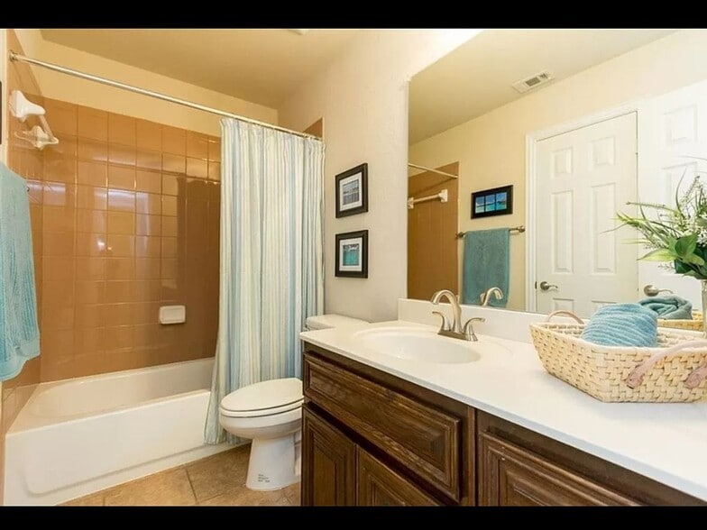 Building Photo - 897 Witherby Ln