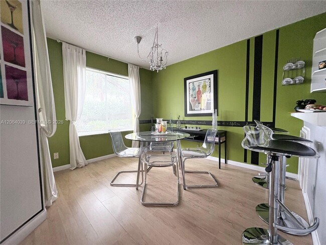 Building Photo - 929 Coral Club Dr