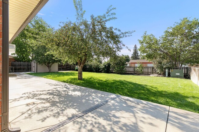 Building Photo - 390 Knotty Pl