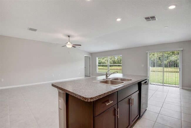 Building Photo - 7122 Samuel Ivy Dr