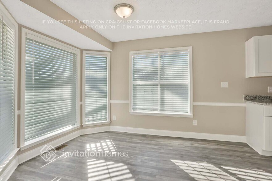 Building Photo - 300 Jasmine Dr