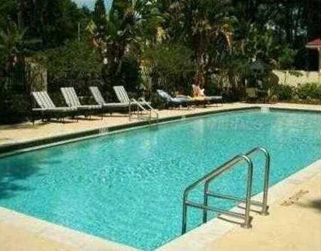 Building Photo - 1 bed/1 bath with Den in CARROLLWOOD AREA:...