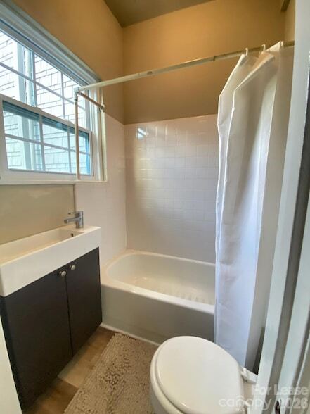 Building Photo - 823 Central Ave