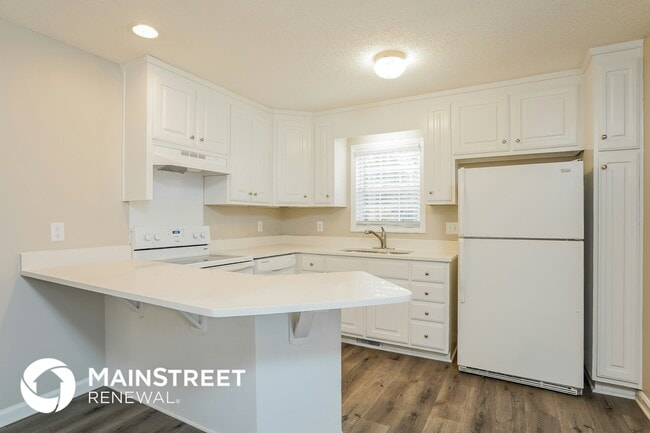 Building Photo - 305 Trestlewood Ln