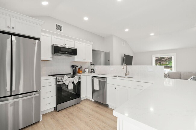 Building Photo - Newly renovated Winter Rental between Long Beach and Good Harbor!