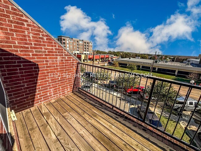 Building Photo - 251 S Mill St