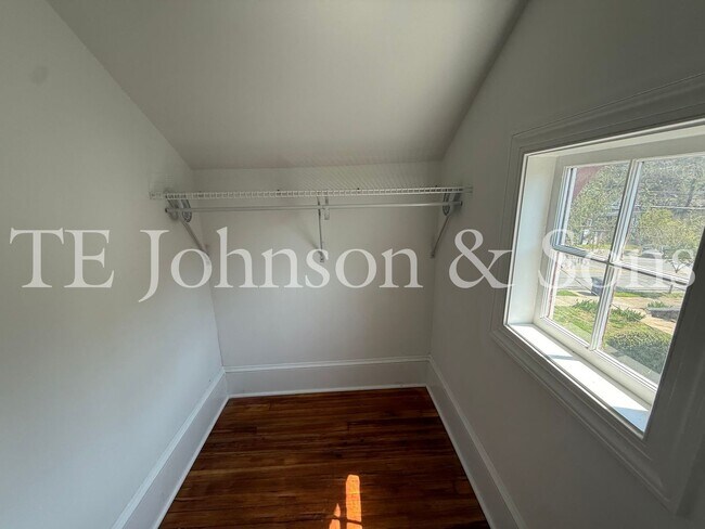 Building Photo - Updated 3BR/2BA Apartment with Quartz Counters & Modern Finishes