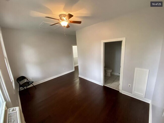 Building Photo - 2206 Parkwood Ave