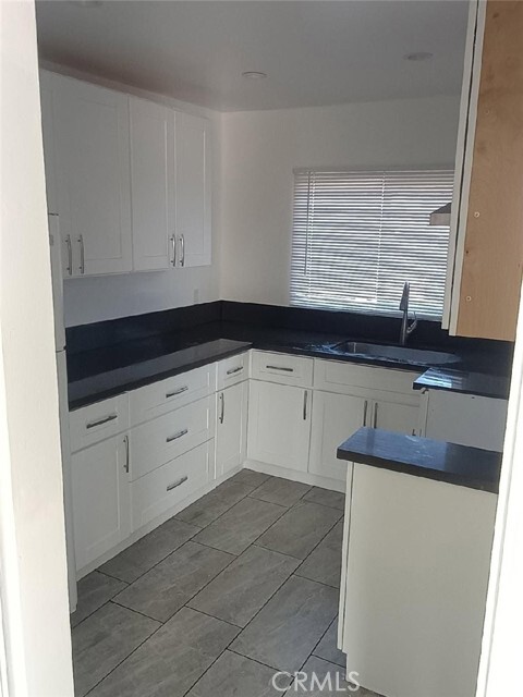 Building Photo - 1319 W 92nd St