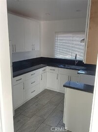 Building Photo - 1319 W 92nd St