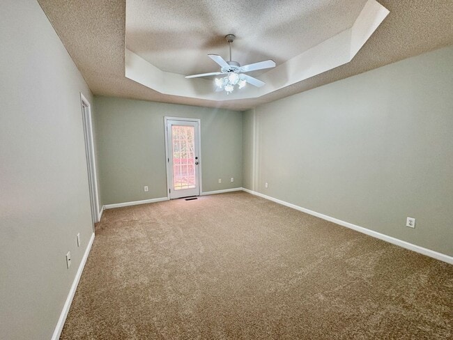 Building Photo - Home Sweet Dallas Home!